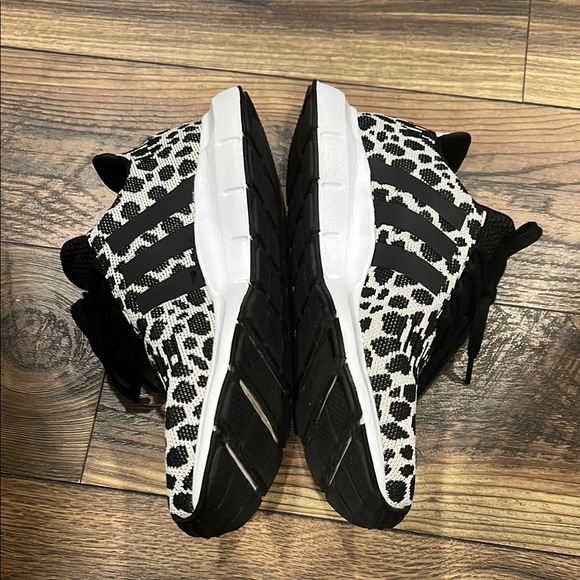 Adidas Women’s Black and White Sneakers. EUC. - Picture 3 of 6